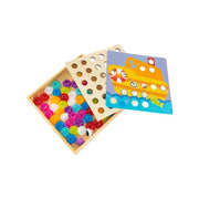 Hra typu puzzle s 11 kartami a 50 viacfarebnými, drevené, plastové a kartónové kusy