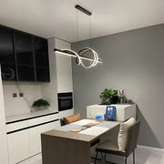 LED luster zavesený s diaľkovým ovládaním stuhy, 66 W, nastaviteľná výška, studené/horúce/neutrálne svetlo, nestabilné, čierne