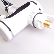 Elektrický kohútik s okamžitým ohrevom vody, displejom teploty LED, vodorovne s umývadlom/vaňou, 3000 W energia, horúca voda 30 ° C-60 ° C, biela, Z007XDT